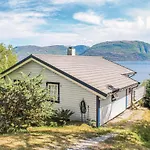 3 Bedroom Gorgeous Home In Lavik Lavik (Sogn og Fjordane)