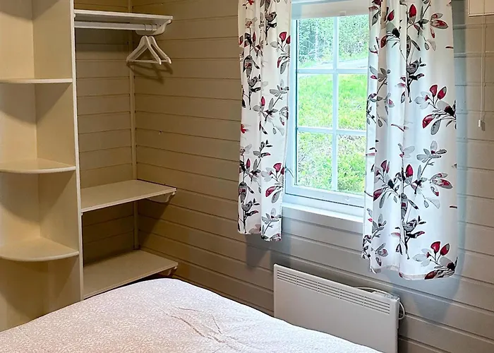 3 Bedroom Cozy In Лавик