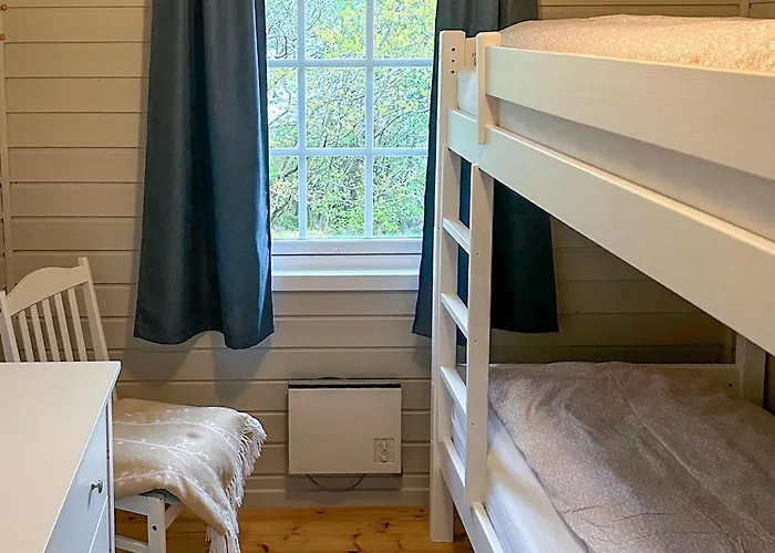 3 Bedroom Cozy In * Лавик